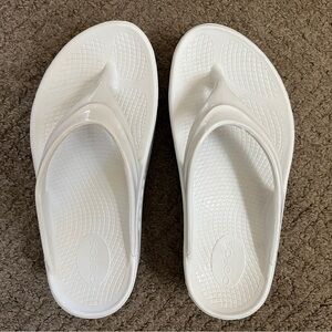 OOFOS OOmega OOlala Sandal Size 6 LN
